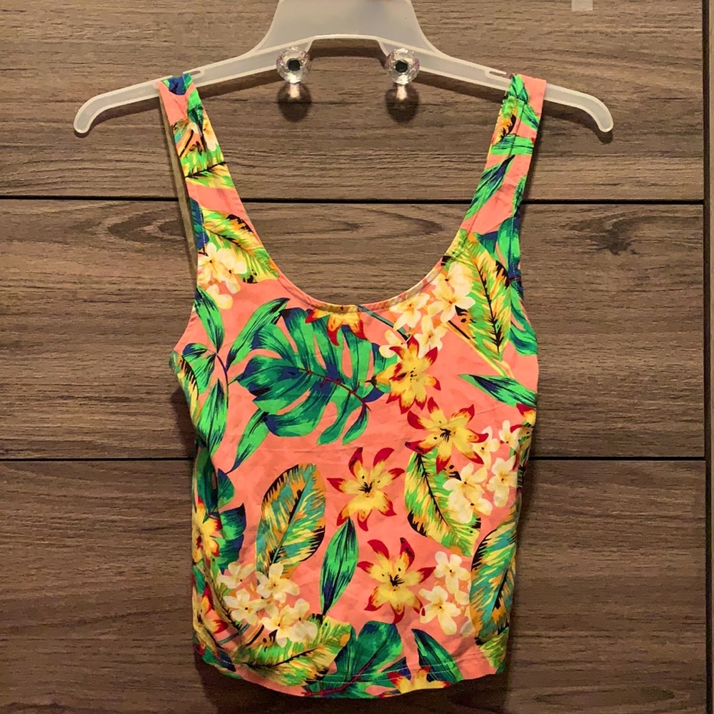 New with tags Wet Seal Hawaiian Top; Size M